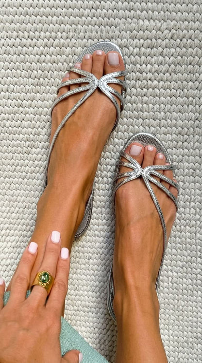 Dorada™ | Sandalias Planas Doradas con Tiras Finas
