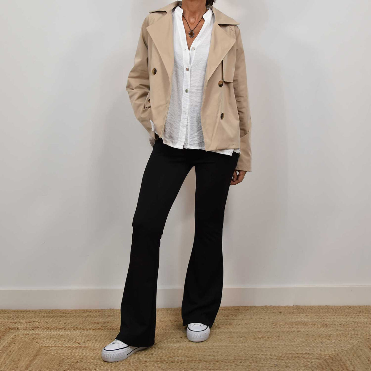 Trench corta beige