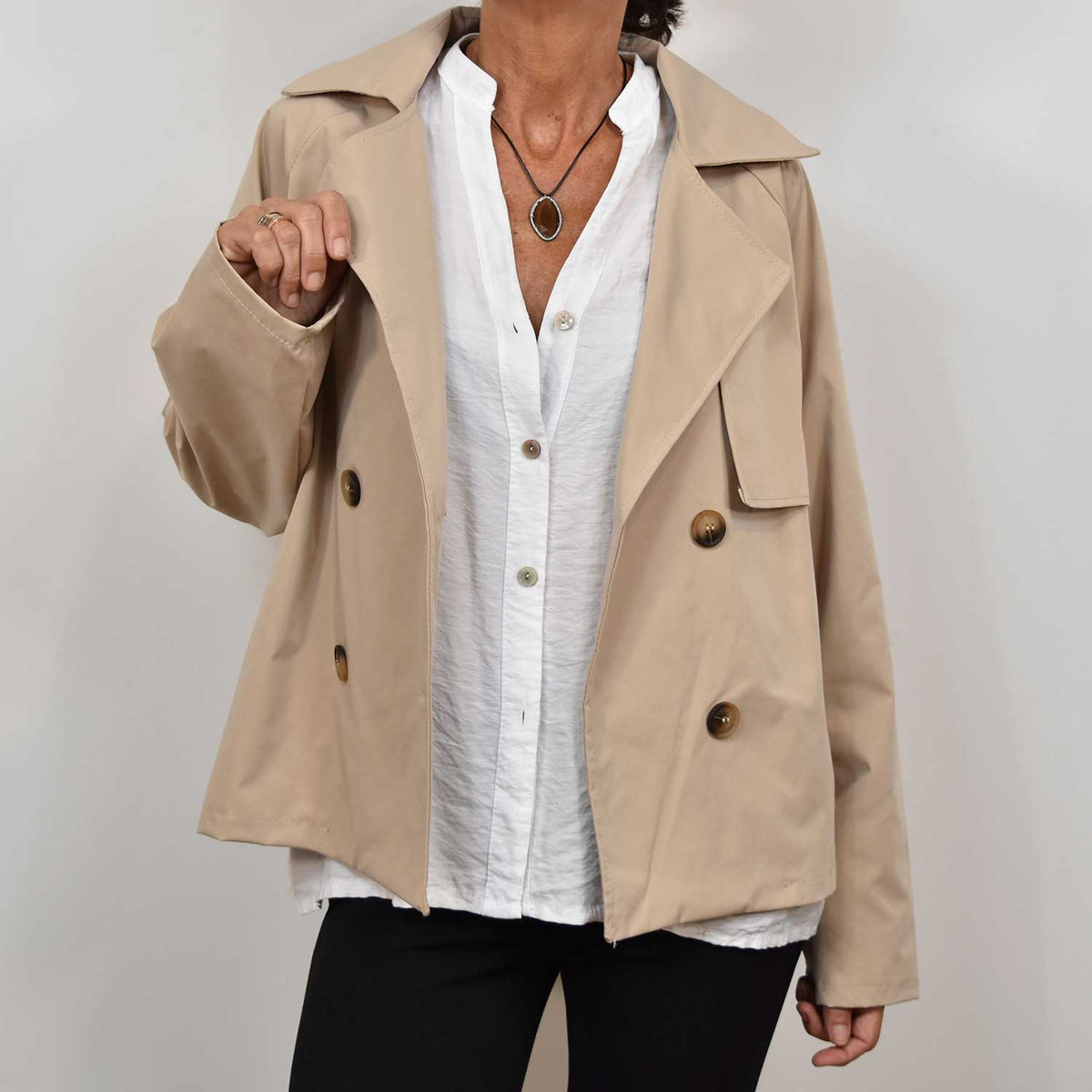Trench corta beige