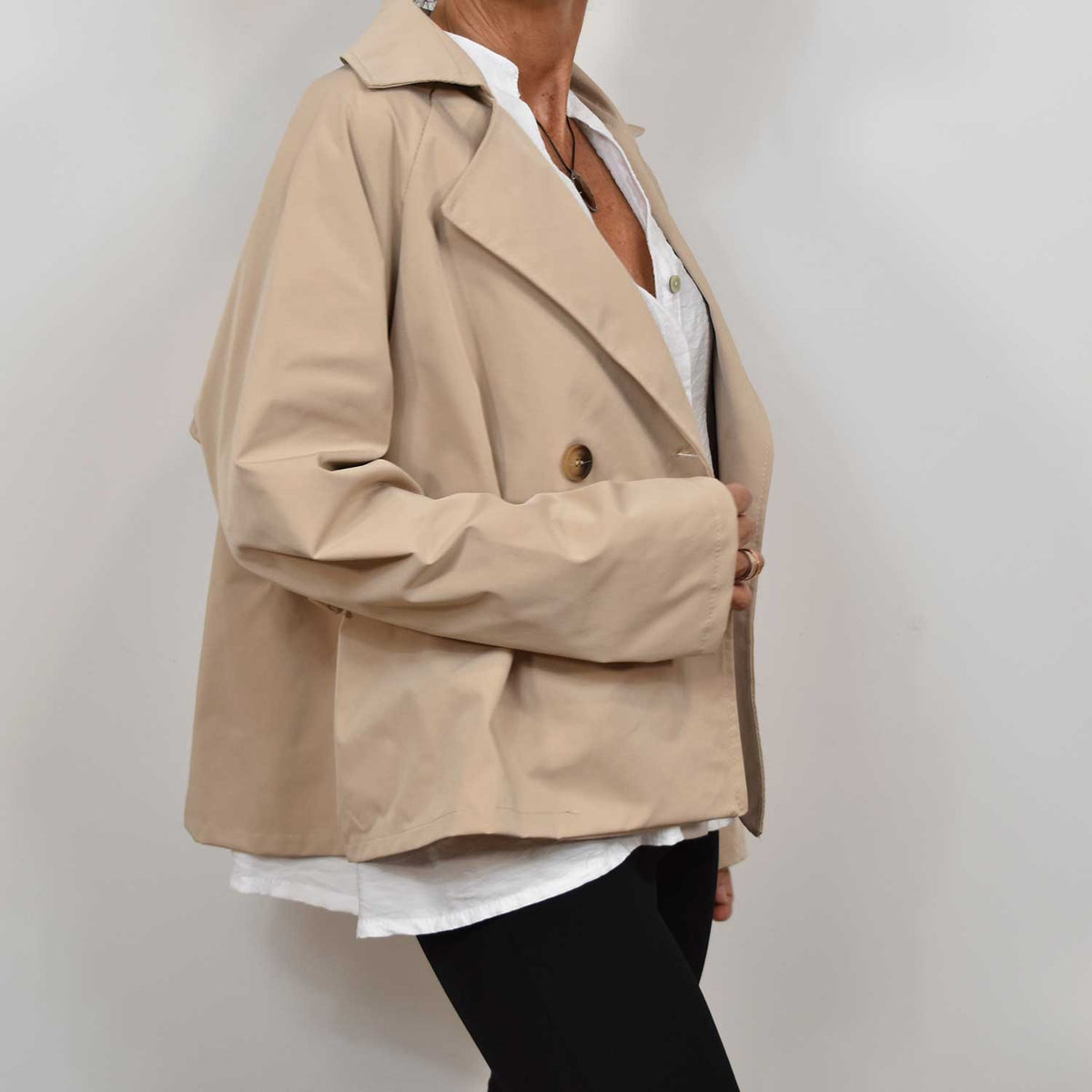 Trench corta beige