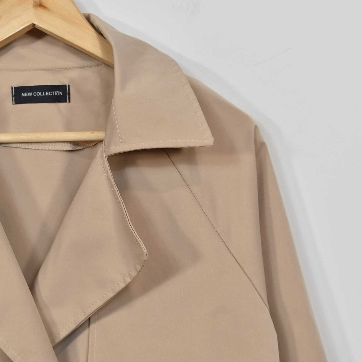 Trench corta beige