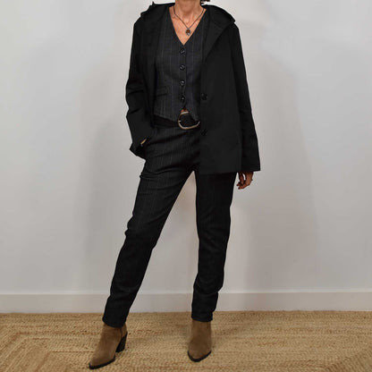 Chaqueta capucha negra