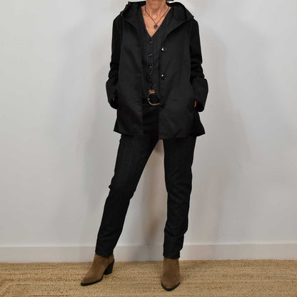 Chaqueta capucha negra