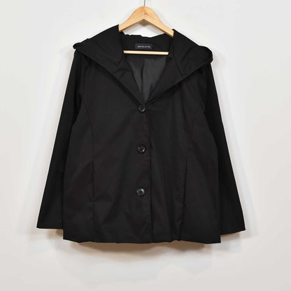 Chaqueta capucha negra