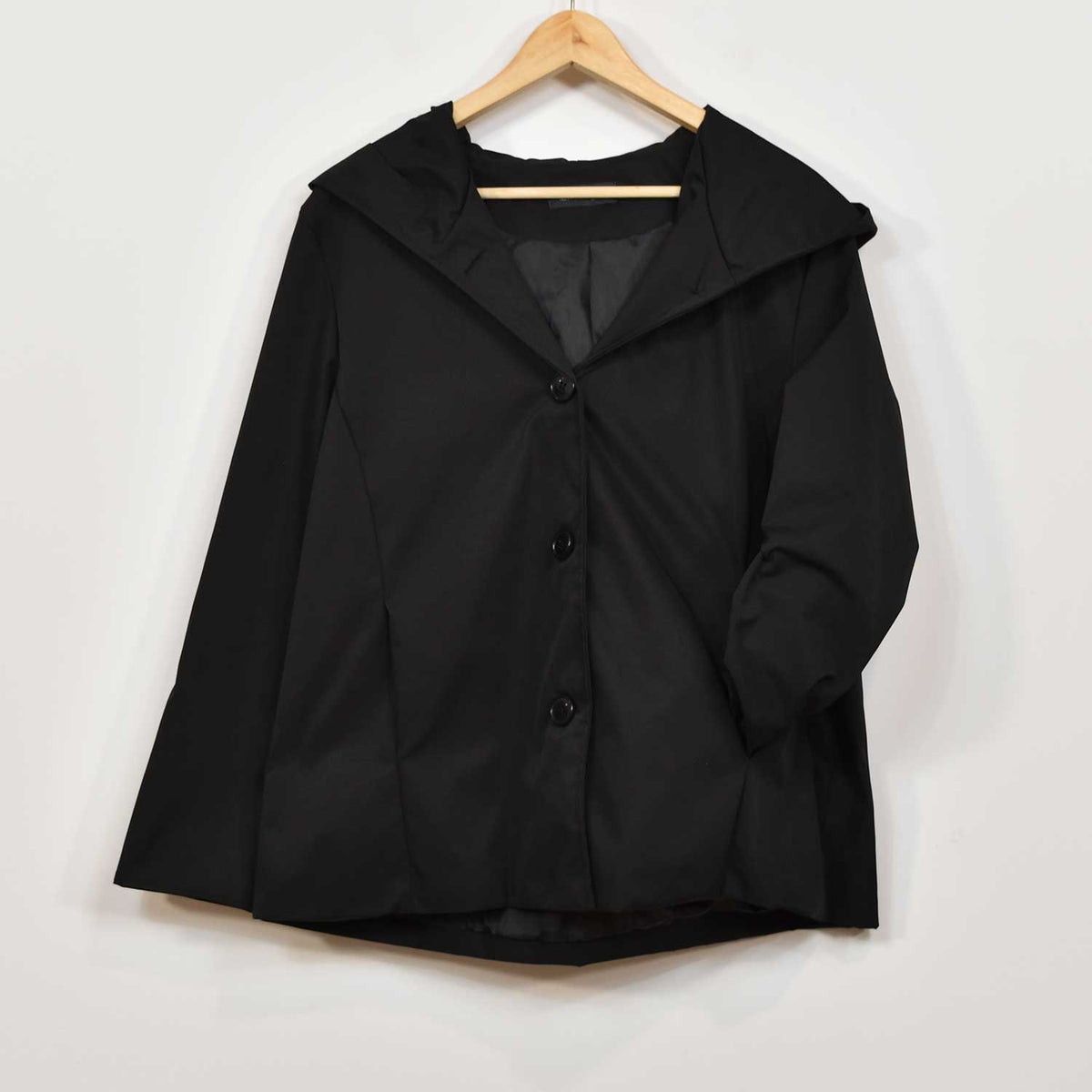 Chaqueta capucha negra