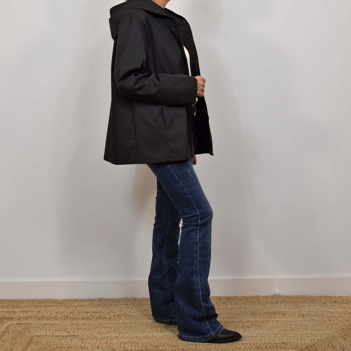 Chaqueta capucha negra