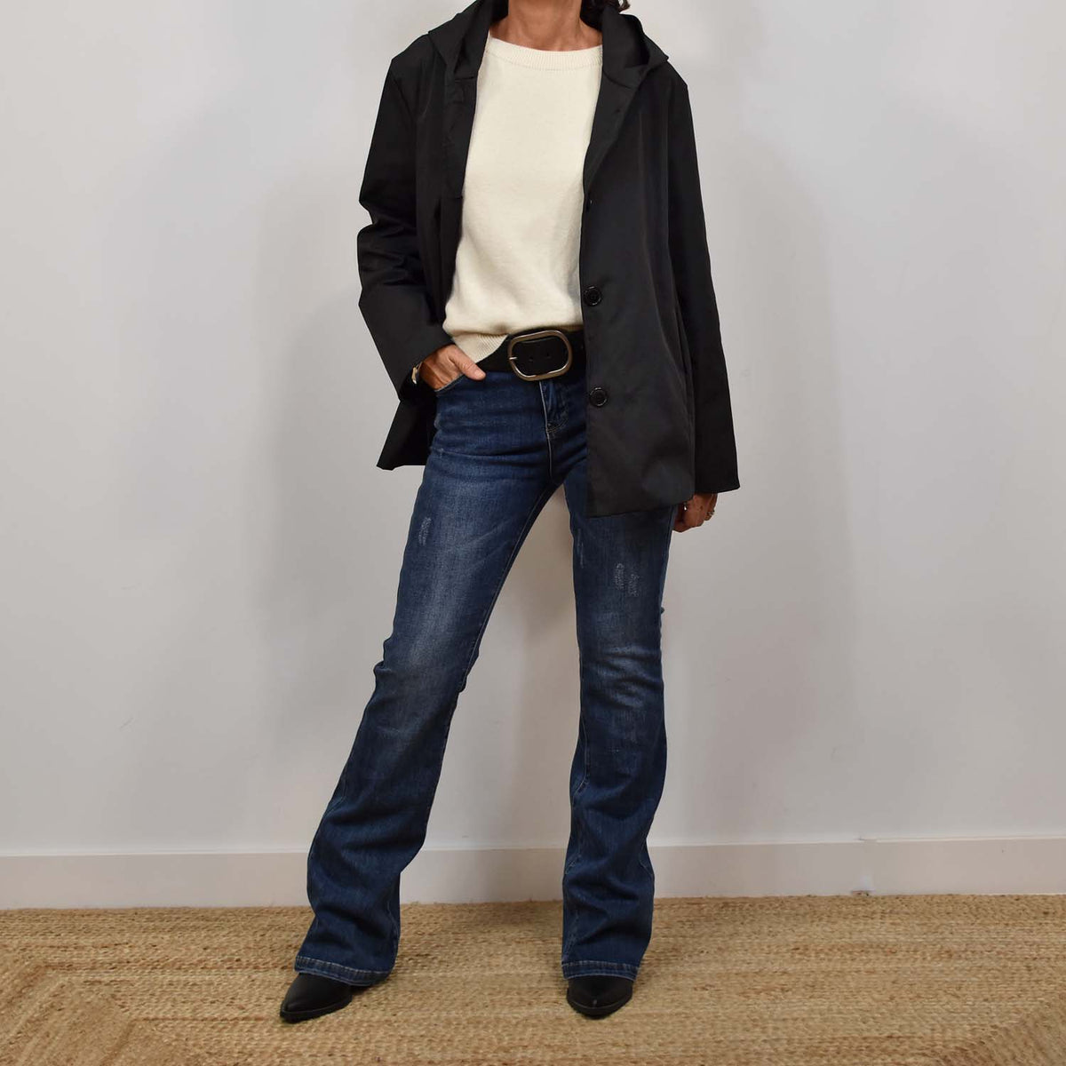 Chaqueta capucha negra