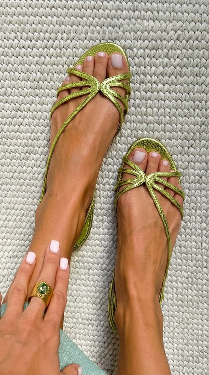 Dorada™ | Sandalias Planas Doradas con Tiras Finas
